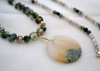 Moss Agate: Meaning, Properties & Benefits